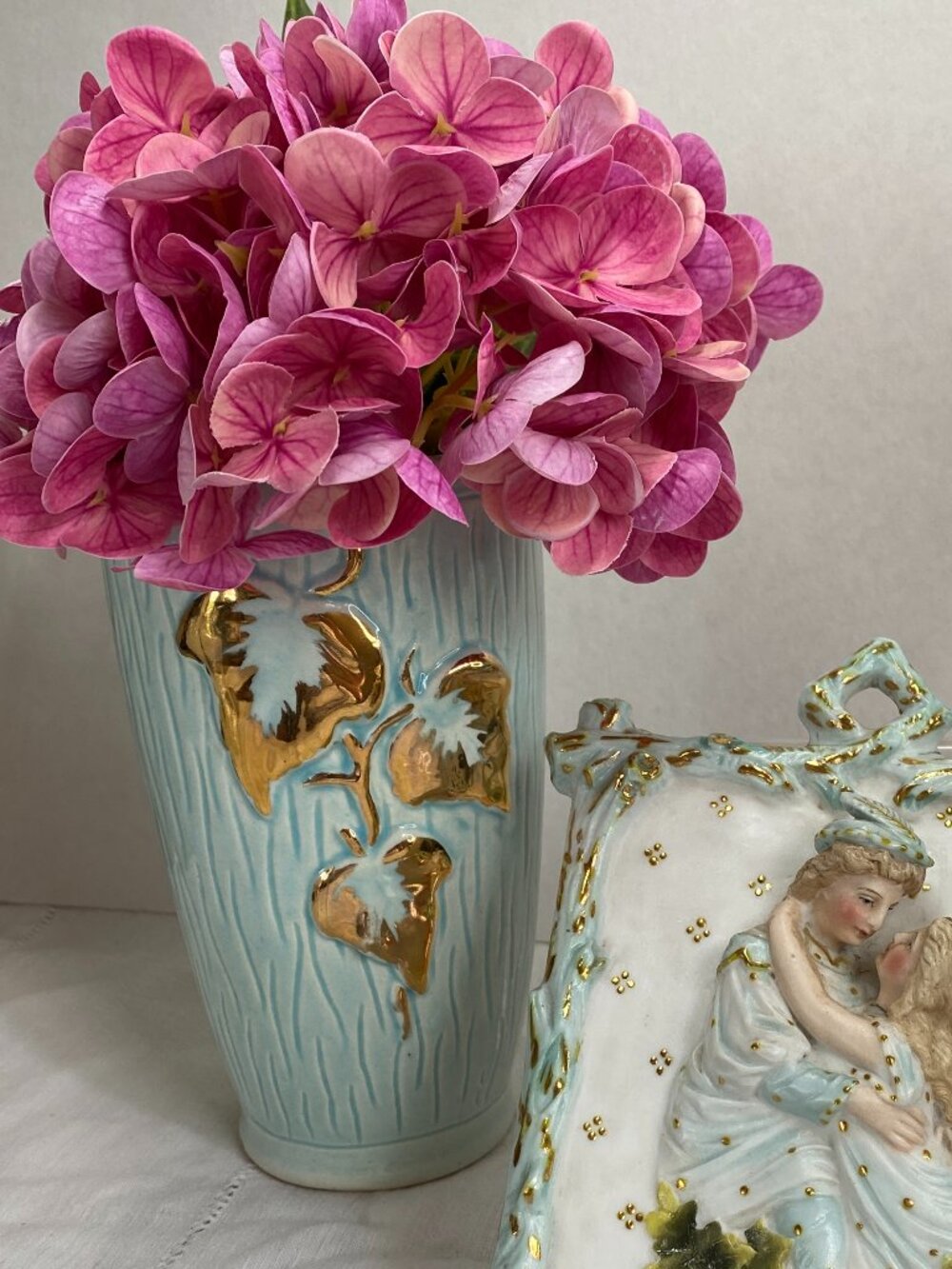 RARE 1957 California Pottery Conrad Ceramics Turquoise Gold Ivy Vase